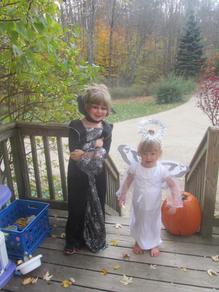 Maddi and Carly Halloween2